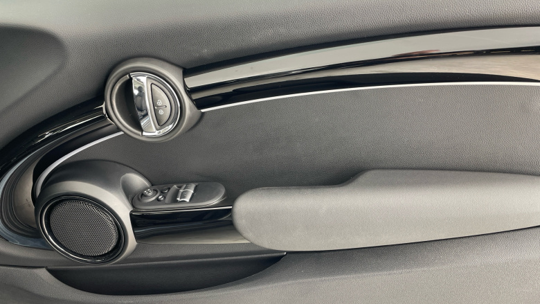 MINI Hatchback 1.5 Cooper Classic 3dr Auto Petrol Hatchback